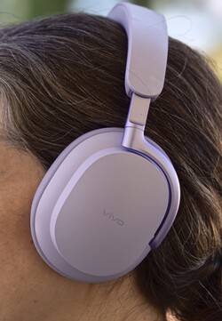 Over‑Ear‑Kopfhörer von Vivo im Einsatz
