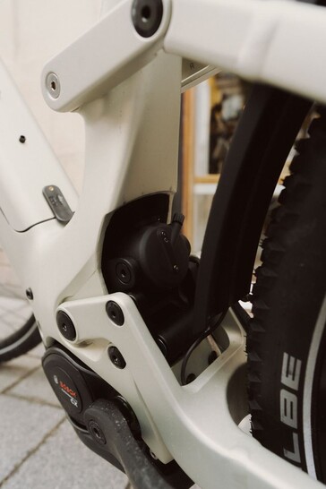 Typisch für ein SUV-E-Bike: Ein Dämpfer