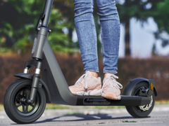 Eleglide Coozy E-Scooter mit 10-Zoll Luftreifen und 540W-Motor mit Coupon günstiger