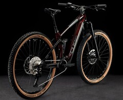 Das Stereo Hybrid 140 HPC Race 750 kostet in der Rahmenhöhe S jetzt nur 2.879 Euro (Bildquelle: Cube)