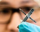 Der erste Holz-Transistor der Welt wird in Zentimetern statt Nanometern gemessen. (Bild: Linköping University)