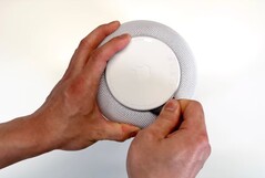 Der Apple HomePod der zweiten Generation erhält sinnvolle Verbesserungen, wie ein abnehmbares Stromkabel. (Bild: Brandon Geekabit)