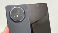 Honor hat am 18.06.2025 den Launchtermin des Honor Magic V3 (hier im Bild) Nachfolgers verraten. (Bildquelle: Weibo)