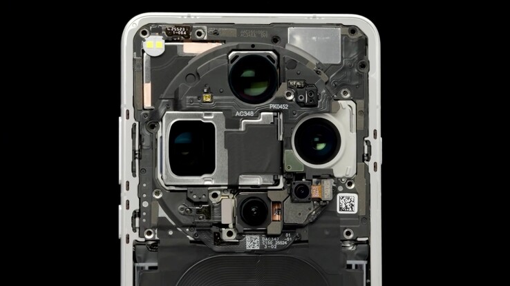 Oppo zeigt die Hasselblad-Kamera des Oppo Find X9 Ultra von innen.
