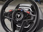 Thrustmaster T128: Force-Feedback-Rennlenkrad mit Hybridantrieb für 200 Euro erhältlich.