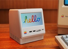 Die neuste Docking-Station für den Mac mini besitzt ein 5 Zoll Display und 13 Anschlüsse. (Bildquelle: Wokyis)