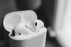 Die AirPods der dritten Generation sollen sich recht viele Bauteile von den AirPods Pro ausleihen. (Bild: Howard Bouchevereau, Unsplash)