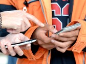 Handynutzung: Maßlose Smartphone-Nutzung provoziert Streit