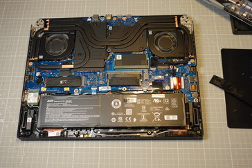 Acer Predator Helios 16 geöffnet