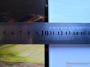 Schmale Displayränder oben und seitlich