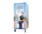 In Japan kann man sich an heißen Tagen in einen Kühlschrank setzen, der allerdings für Konsumenten kaum bezahlbar ist.