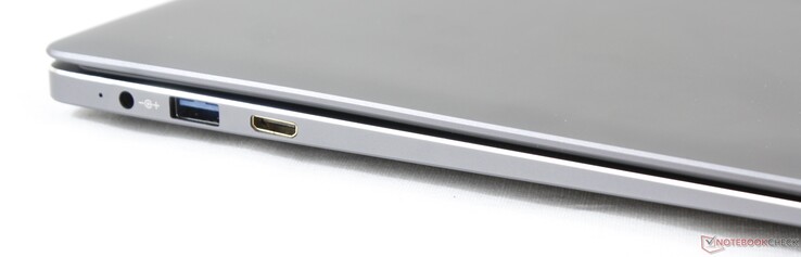 Links: Netzanschluss, USB 3.0, Mini-HDMI