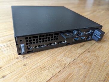 Rückseite: Netzteil, 3x Full-Size DisplayPort 1.4a (HBR2), 2x USB-A 3.2 Gen. 2, Gigabit RJ-45, HDMI 2.1