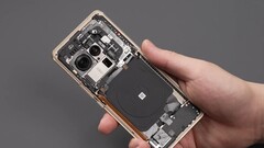 Das Xiaomi 12S Ultra zeigt sich im ersten Teardown-Video von innen, insbesondere das dicke Kamera-Modul mit mehr als 11 mm Dicke fällt auf. (Bild: WekiHome)