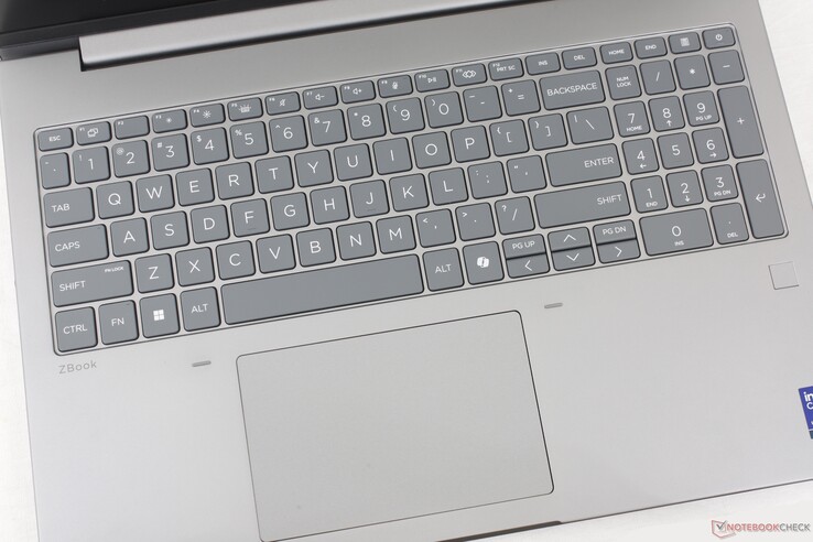 Das Clickpad ist kleiner als bei der ZBook Fury 16 Serie und es fehlen auch die physischen Maustasten
