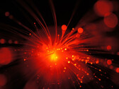 Die genutzte Frequenz der Photonen kann per Glasfasernetz übertragen werden. (Bild: pixabay/BarbaraJackson)