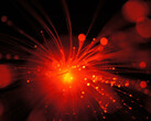 Die genutzte Frequenz der Photonen kann per Glasfasernetz übertragen werden. (Bild: pixabay/BarbaraJackson)