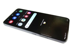 Mit seinem flachen Design ähnelt das Samsung Galaxy S22+ dem Apple iPhone 13 Pro Max.