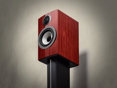 Die Bowers & Wilkins 707 Prestige Edition setzt auf ein glänzendes Finish, das aus zwölf Schichten Farbe besteht.