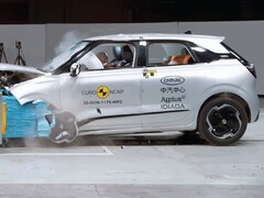 Der chinesische E-Kleinwagen Dongfeng Box kurz nach dem Frontal-Offset-Crash, bei dem die Karosseriestruktur versagte. Das Auto erhielt nur drei von fünf Sternen (Bild: Euro NCAP).
