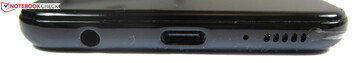 Fußseite: 3,5-mm-Klinkenbuchse, USB-C-Port, Mikrofon, Lautsprecher