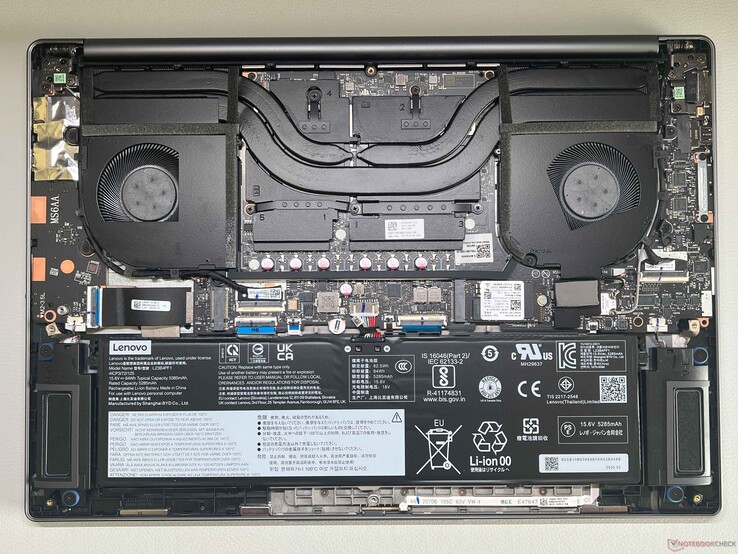 Yoga Pro 9 16IAH10 Hauptplatine zum Vergleich