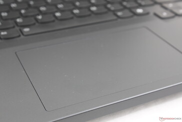 Im Laufe der Zeit werden sich unansehnliche Fingerabdrücke und Fettflecken auf dem Clickpad sammeln