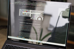 Bei stärkerer Sonneneinstrahlung reflektiert das Display