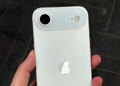 Das Apple iPhone 17 Air soll einen der kleinsten Akkus aller modernen Smartphones erhalten. (Bildquelle: @MajinBuOfficial)