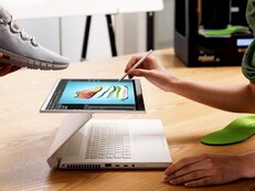 Das Acer ConceptD 7 Ezel Pro bietet ein ungewöhnliches, aber vielseitiges Display-Scharnier. (Bild: Acer)