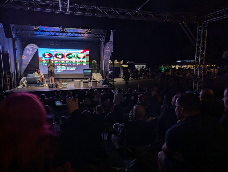 Abendveranstaltung mit Mario-Kart-Turnier und DJ-Party im Gamescom Camp