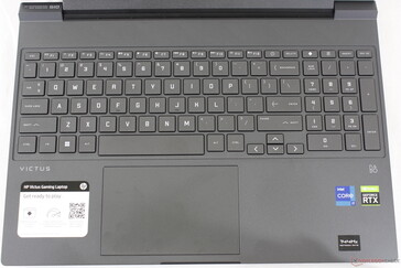 Die Victus-15-Tastatur tauscht die größeren Pfeiltasten des Omen 15 gegen einen integrierten Ziffernblock