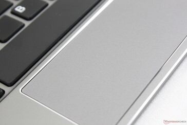 Das integrierte Clickpad hat einen gut hörbaren Click mit sehr angenehmem Feedback. Leider ist die Kontrolle über den Cursor unzuverlässig.