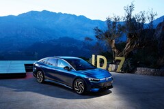 Der VW ID.7 fährt mit einer Ladung fast 100 Kilometer weiter als die Long-Range-Version des Tesla Model 3. (Bild: VW)