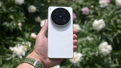 Das Zeiss-Kamera-Flaggschiff für das Jahresende könnte erstmals wie das Xiaomi 17 Ultra einen LOFIC-Sensor bieten.