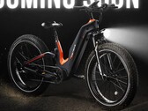 Hero: Fully-E-MTB mit Carbonrahmen