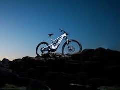 Nukeproof Megawatt: E-Bike mit E-System von SRAM