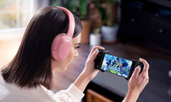 Die Razer Opus X werden in auffälligem Pink, in strahlendem Grün oder in dezentem Weiß angeboten. (Bild: Razer)