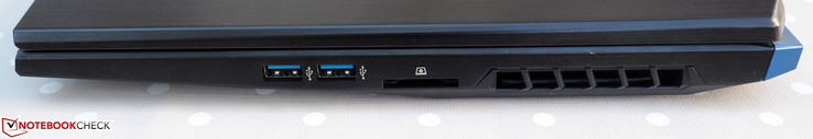 rechte Seite: 2x USB-A 3.0, Kartenleser