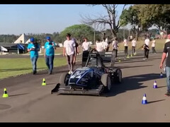 Fährt fehlerfreier als manch zugelassenes Auto. (Quelle: Youtube/Raspberry Pi)