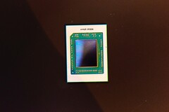 Der AMD Ryzen 9 6900HX ist zwar schneller als sein Vorgänger, Alder Lake ist aber noch schneller. (Bild: AMD)