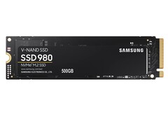 Mit der Samsung 980 hat Amazon derzeit eine günstige 500GB fassende aber gleichzeitig zuverlässige M.2-SSD im Angebot (Bild: Samsung)