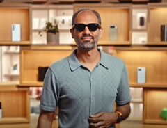 Schon bei der Android Show trug Android CEO Sameer Samat die neuen Google Glasses (Bildquelle: Google)