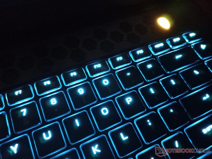 Mechanische Tastatur des Alienware x15 R1 mit individueller RGB-Beleuchtung. Auch hier sind die sekundären Tastenbeschriftungen nicht beleuchtet.