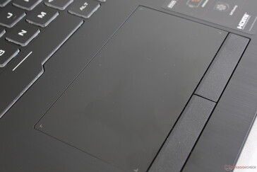Die Touchpad-Oberfläche ist sehr glatt und gleichmäßig. Dennoch ist sie für einen großen 17,3-Zöller etwas klein geraten