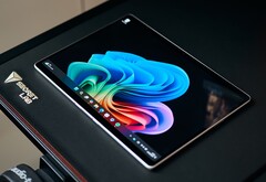 Das Microsoft Surface Pro 11 bietet unter anderem ein schönes OLED-Display (Bildquelle: Andreas Osthoff)