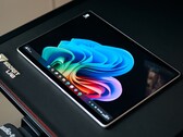 Das Microsoft Surface Pro 11 bietet unter anderem ein schönes OLED-Display (Bildquelle: Andreas Osthoff)