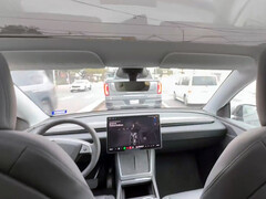 Das Model Y Robotaxi fährt ohne Sicherheitsmonitor. (Bildquelle: TSLA99T)