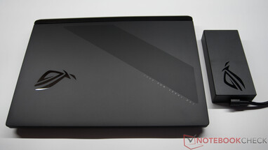 Asus ROG Strix SCAR 18 mit 450-Watt-Netzteil