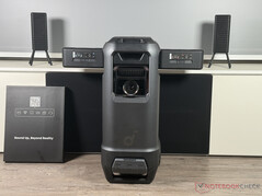 Lieferumfang besteht aus vier externen Lautsprechern,...